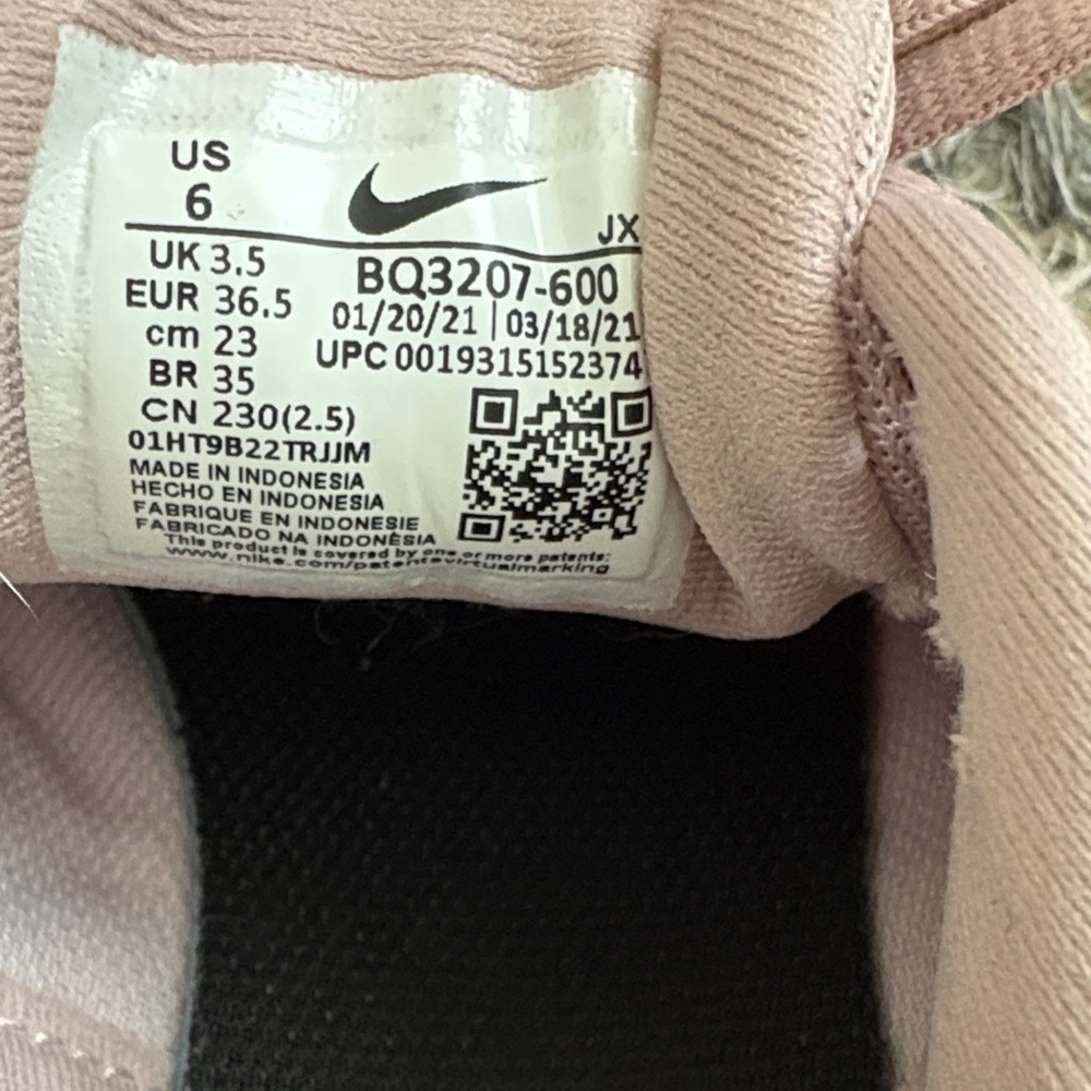 Nike Women's Blush and Black Running Sneakers, Size 6 - Picture 8 of 10